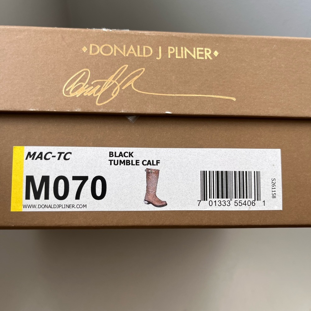 Donald Pliner MAC Boots are in excellent condition. - Picture 8 of 8